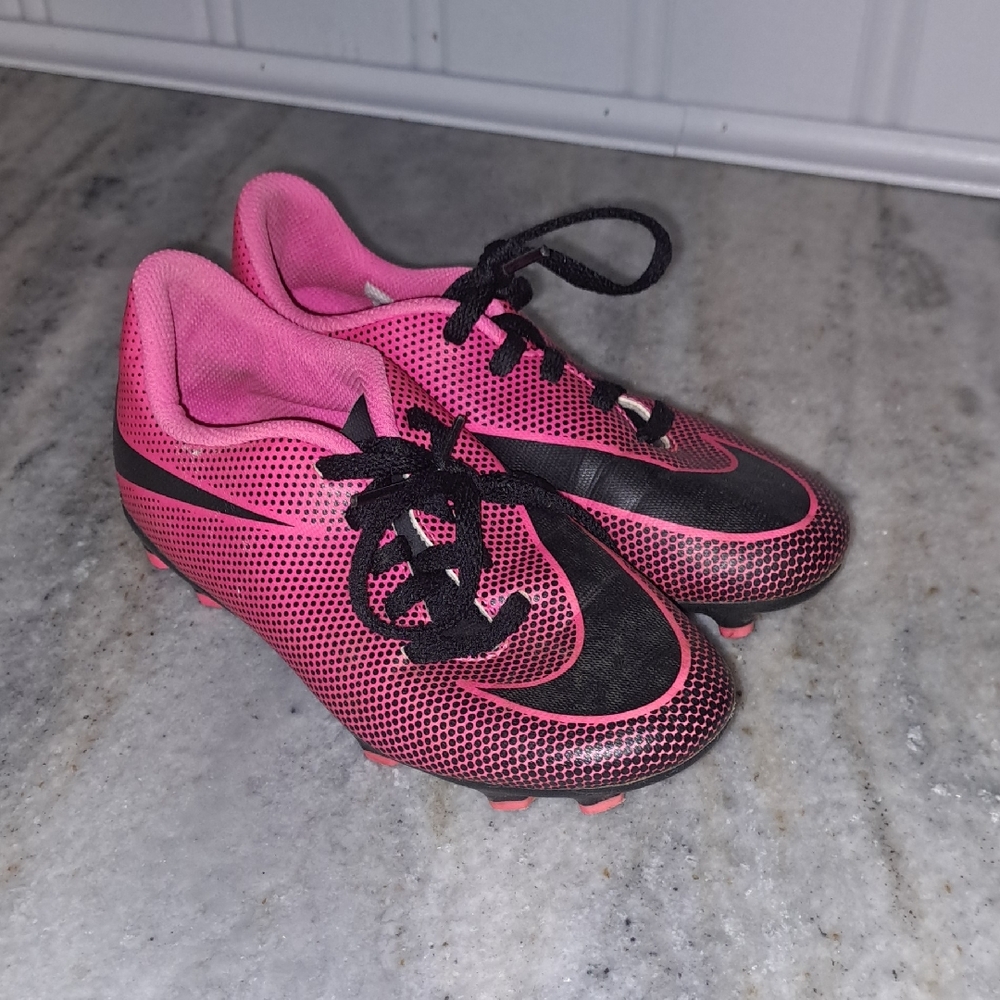 Bravata Nike Pink and Black Soccer Cleats
